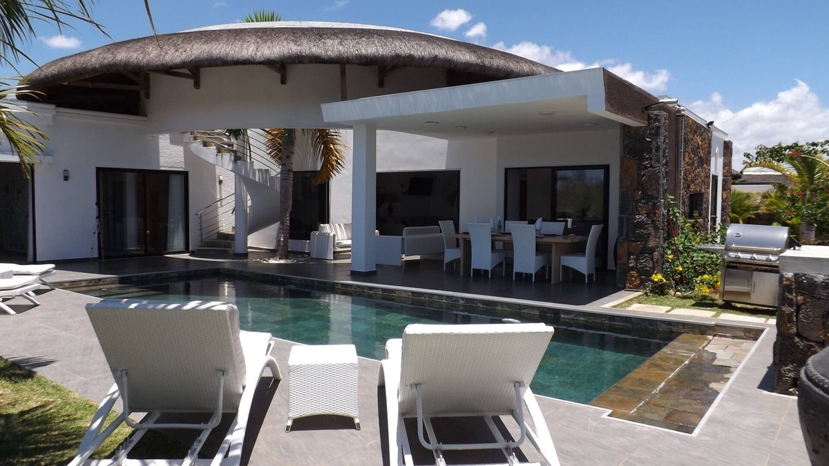 Camp Bestel Villa | VERY NICE VILLA Private pool, 3 Bedrooms with bathroom, close to the beach