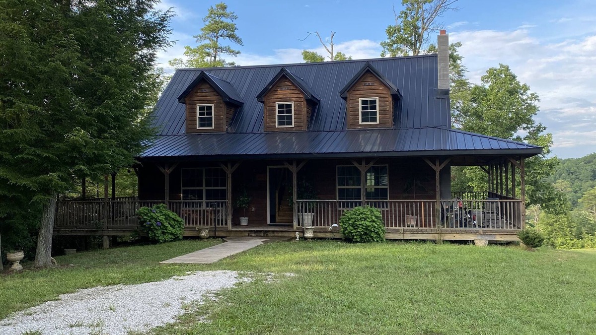 Saint Helens House | Very peaceful 3 bedroom, 2 1/2 baths cabin within minutes of RRGorge and NB.