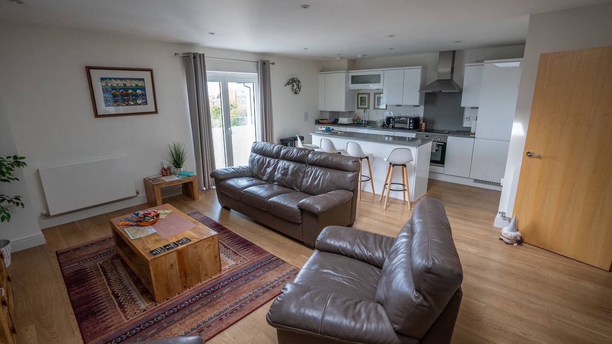 Deal Apartment | Very popular modern 2 bedroom apartment sleeps 4 located opposite Deal Pier.