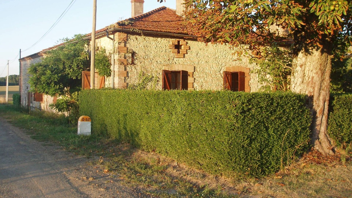 Montesquieu House | VERY PRETTY COUNTRY HOUSE IN BEAUTIFUL SURROUNDINGS
