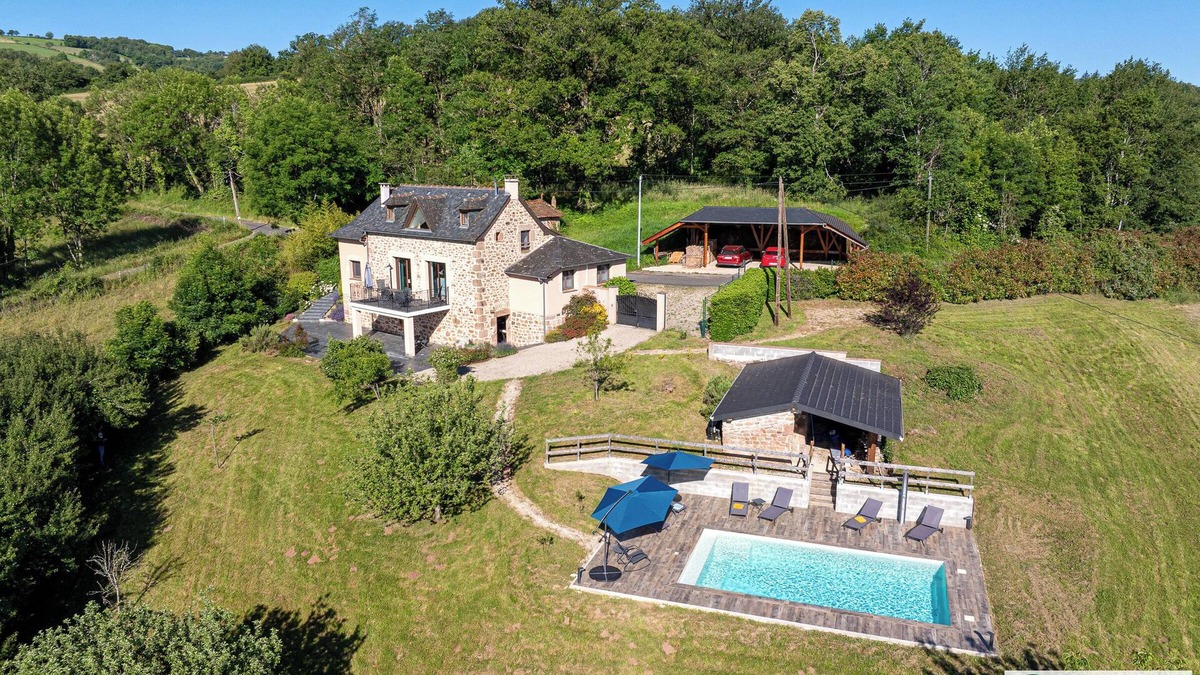 Auzits Villa | Very private detached house with private pool, air conditioning and panoramic view
