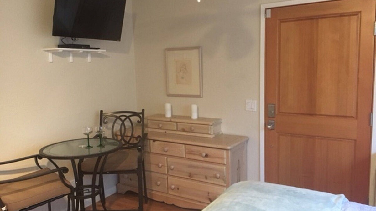 Encinitas House | Very quiet and peaceful room with private entrance and private bath