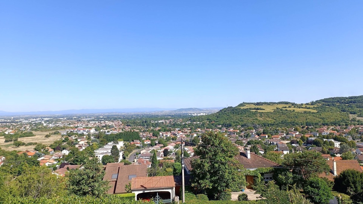 Blanzat Apartment | Very quiet apartment with exceptional view near Clermont Ferrand, Vulcania