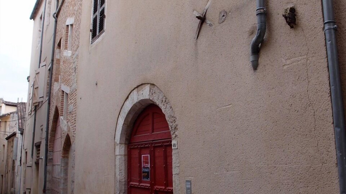 Cahors Old Town Cottage | Very quiet apartment with garden in medieval residence in the heart of town