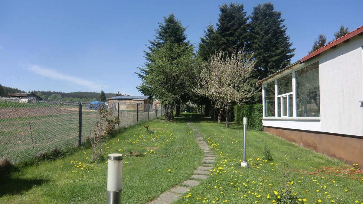 Leinatal House | Very quiet bungalow, right on the forest, pets welcome.