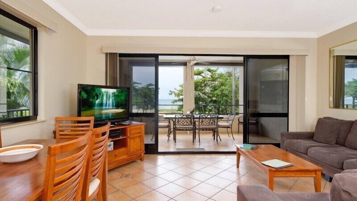 Yorkeys Knob Apartment | Very spacious 2 Bedroom Beachfront Apartment in Yorkeys Knob