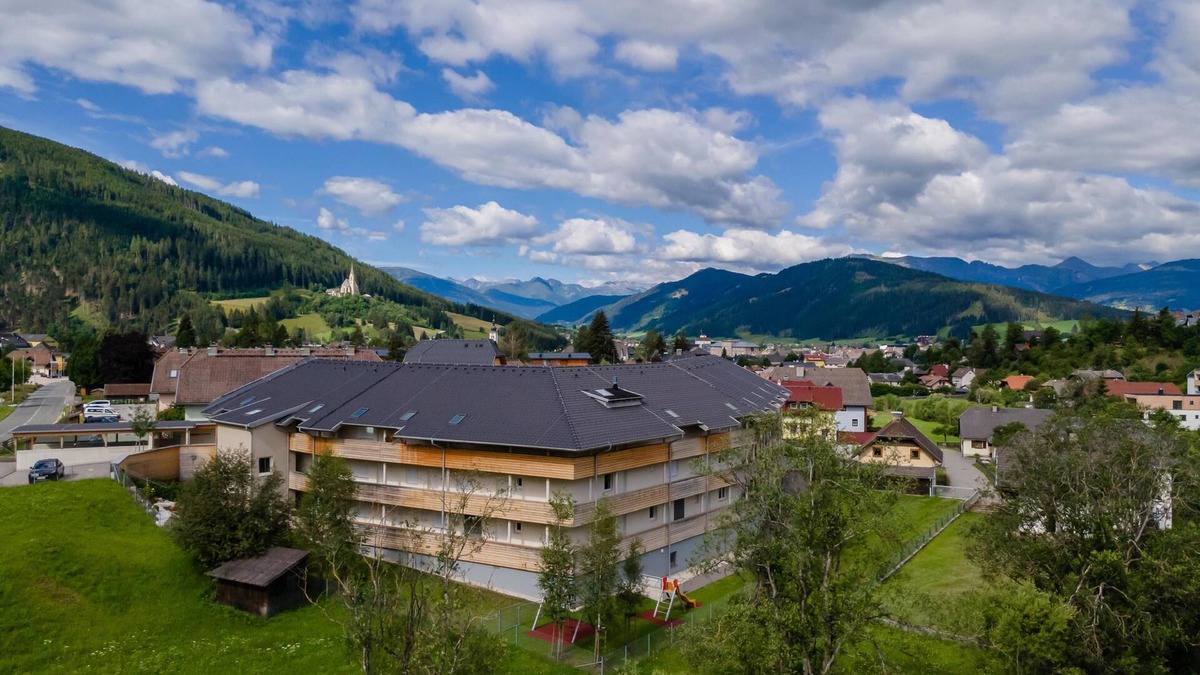 Tamsweg Apartment | Very spacious apartment with garden
