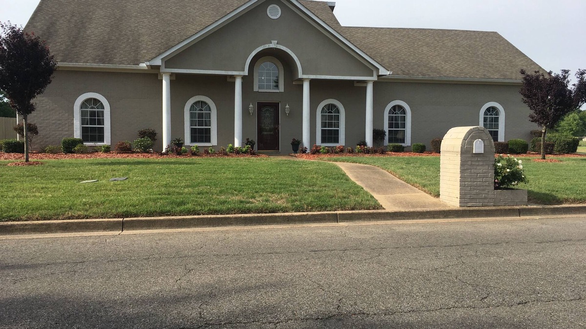 Cleveland House | Very Spacious Home Sleeps up to 16 with in-ground swimming pool