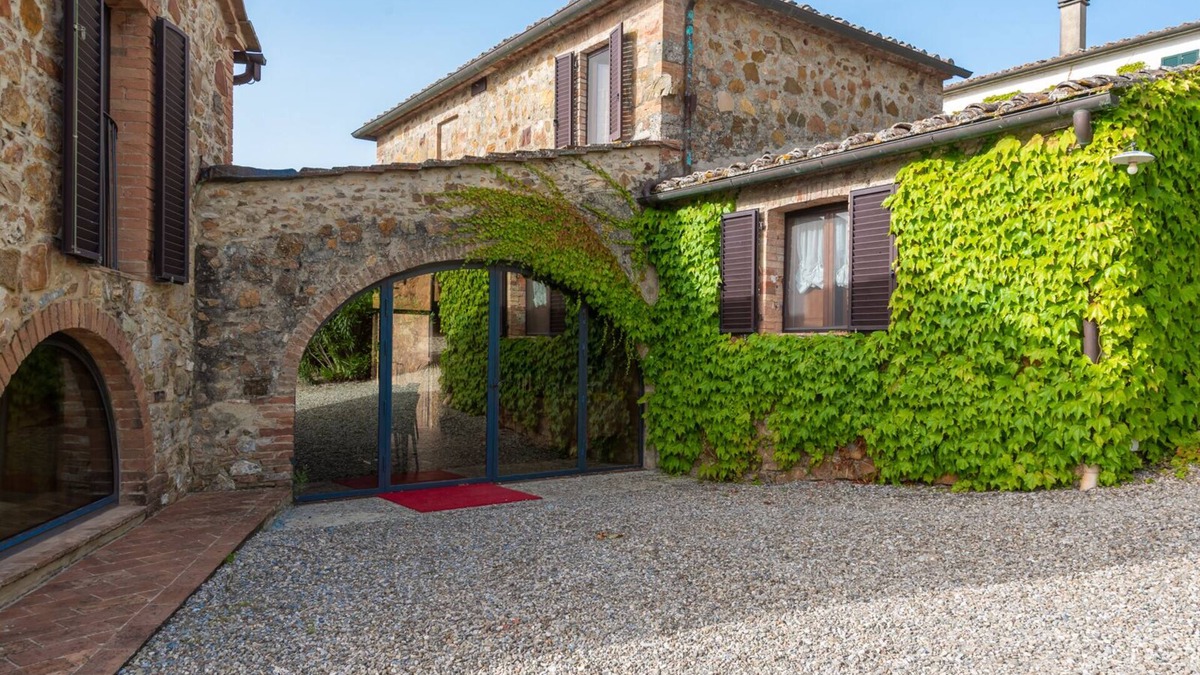 Palazzina Apartment | Vescovado Apartment in Historic Estate near Siena with swimming pool
