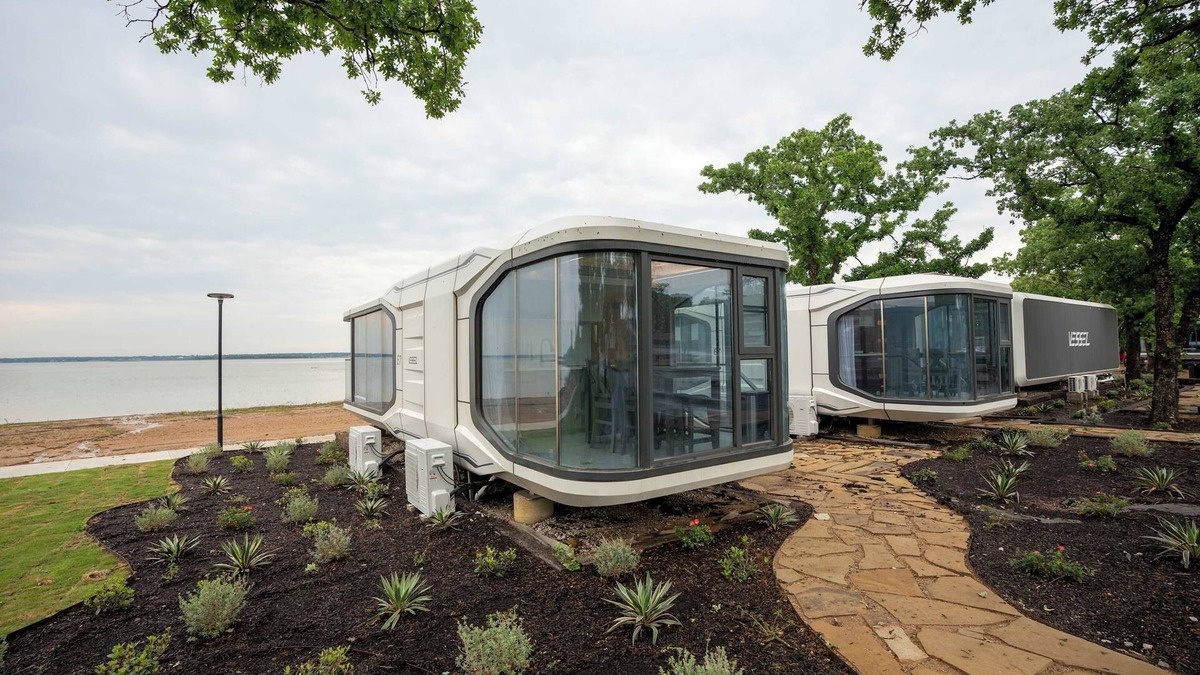 Bridgeport Apartment | Vessel 6 - Contemporary Vessel Stay | Lake Access Smart Comforts Backyard