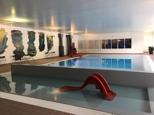 Kaupanger Resort | Vesterland Feriepark Hytter, hotell og leikeland