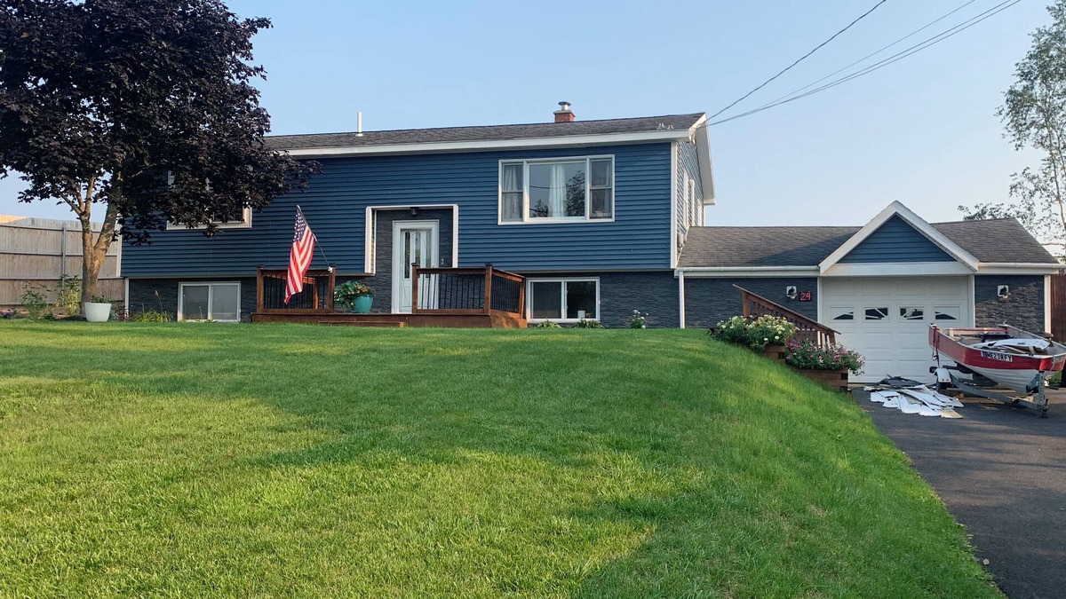 Presque Isle House | Veteran Owned, charming 4-bedroom house with WiFi, AC in lovely Presque Isle