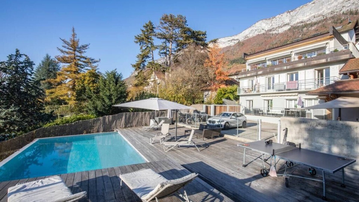 Veyrier-du-Lac Apartment | VEYRIER centre - Pool and View, Apt contemporain