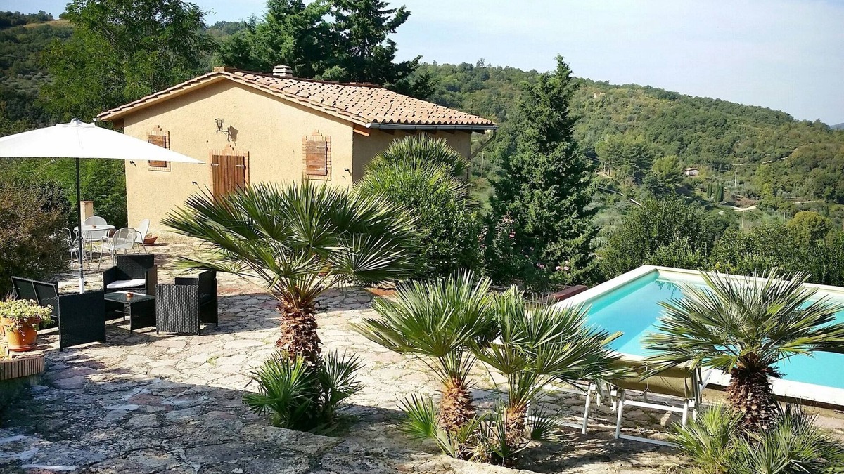 Castelnuovo di Val di Cecina House | Villa in Sasso Pisano wuith garden