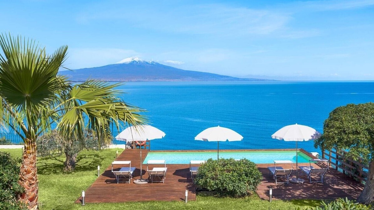 Costa Saracena-Castelluccio Villa | Villa Augusta - sea front villa with swimming pool