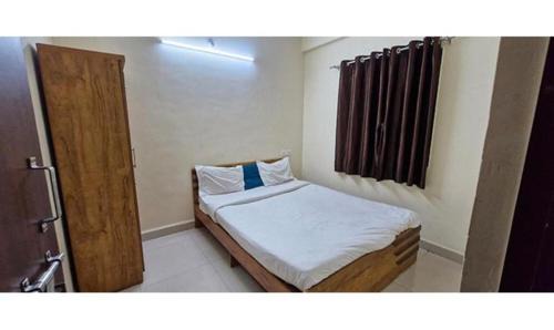 Phase 1 Hotel | Via White House I