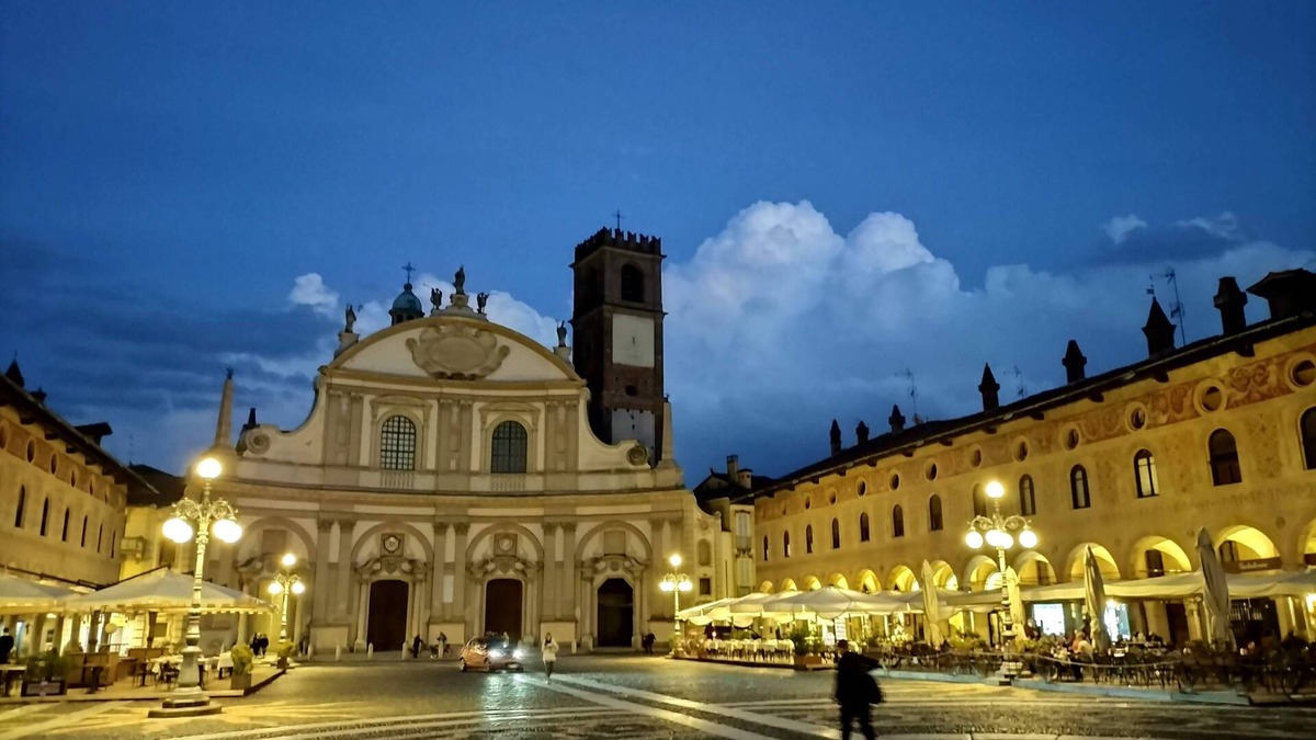 Vigevano Apartment | Viadanteunovigevano - 200 meters from Piazza Ducale
