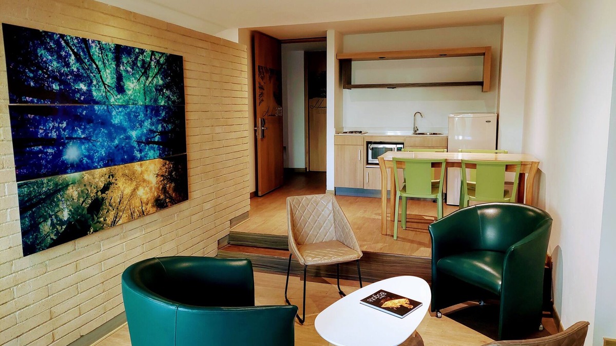 Santa Ana Apartment | Viaggio Teleport Suites