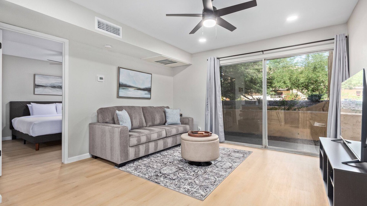 Village Grove Condo | Vibrant 1 bedroom Condo In Scottsdale