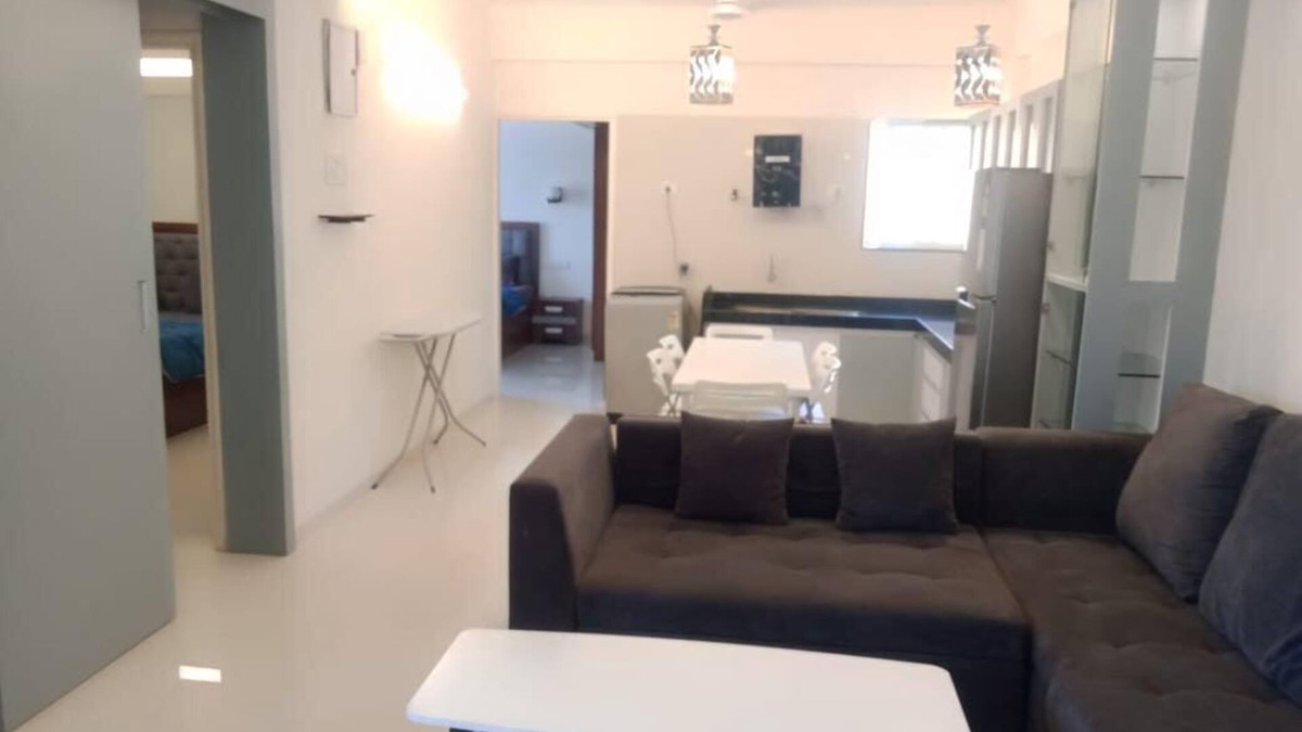 Anjuna Apartment | Vibrant 2-bedroom apartment in wonderful Anjuna with WiFi, AC