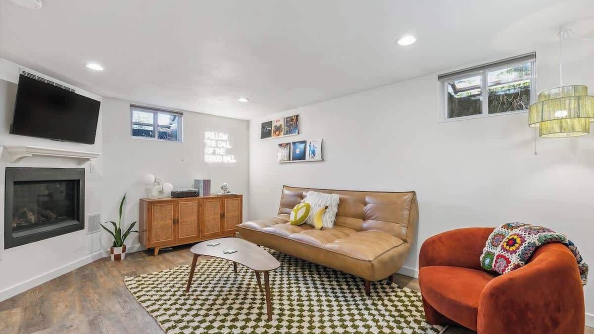 North College Park House | Vibrant 70s Bungalow Vacation Haven on Green Lake!