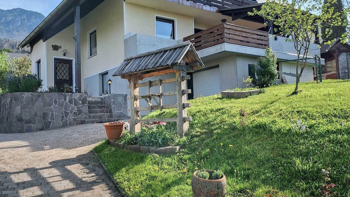 Preddvor Apartment | Vibrant and Charming Apartment with Balcony and Mountain View - Two Bedroom Apartment with Balcony and Mountain View