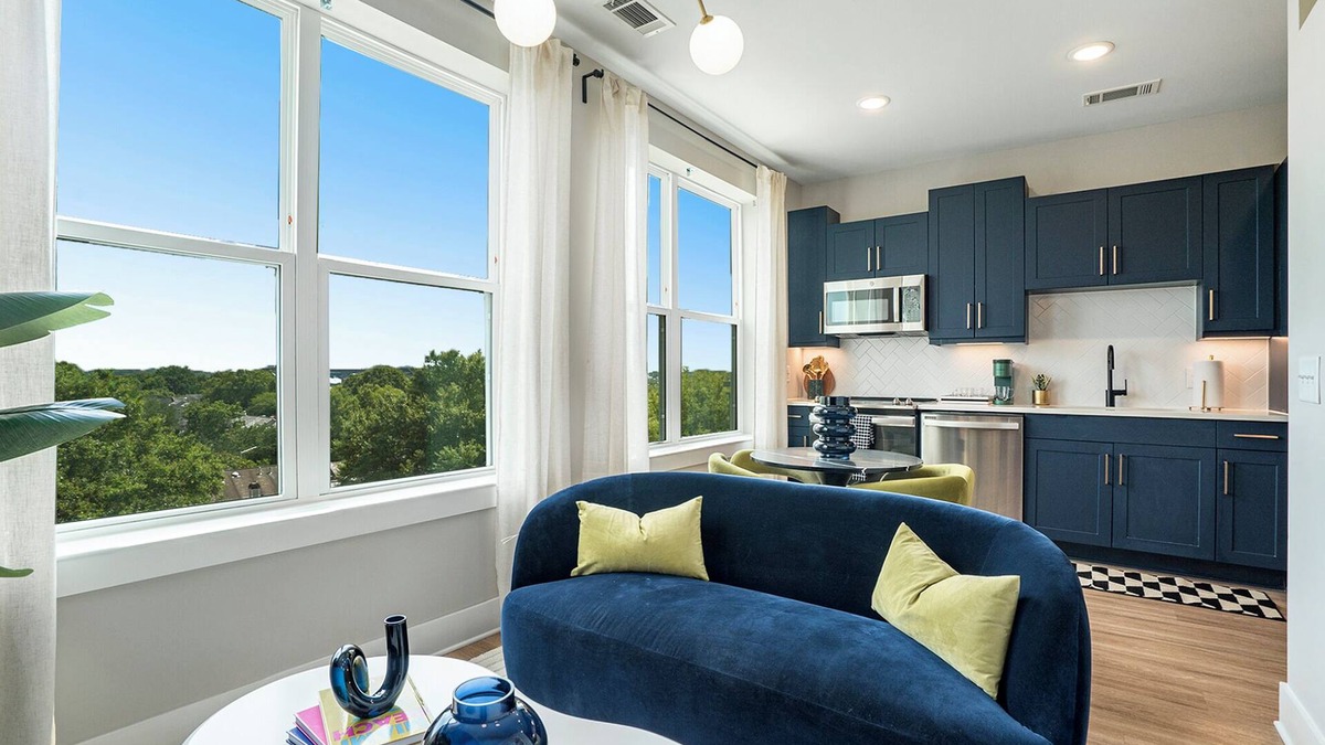 Summerhill Apartment | Vibrant-Cozy Suite In The Heart Of The City!n