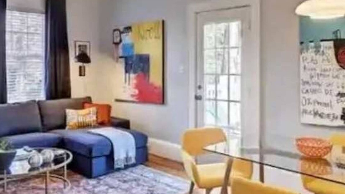 Dilworth Condo | Vibrant Dilworth 2BR King Condo | Porch | Walkable