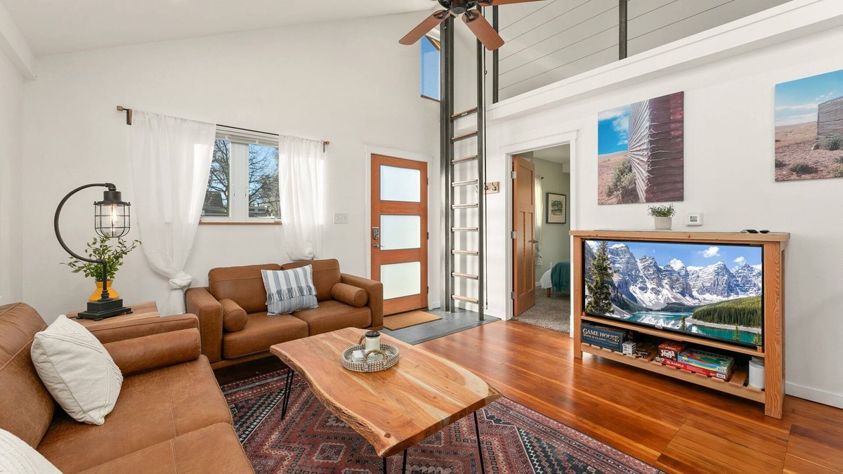 Martinez Park House | Vibrant Downtown Bungalow – Walk Everywhere!