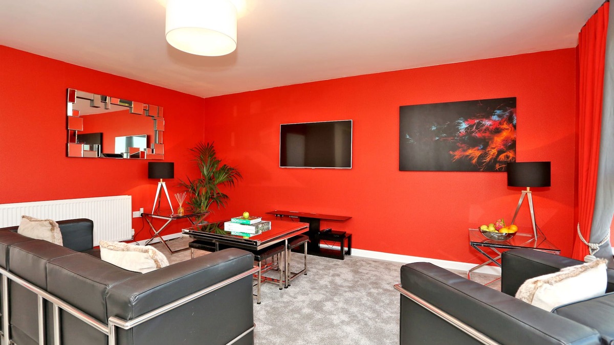 Dyce Apartment | Vibrant Home in Aberdeen, Scotland
