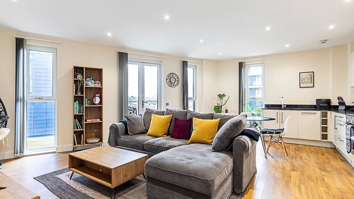 Alperton Apartment | Vibrant London Canal Apartment