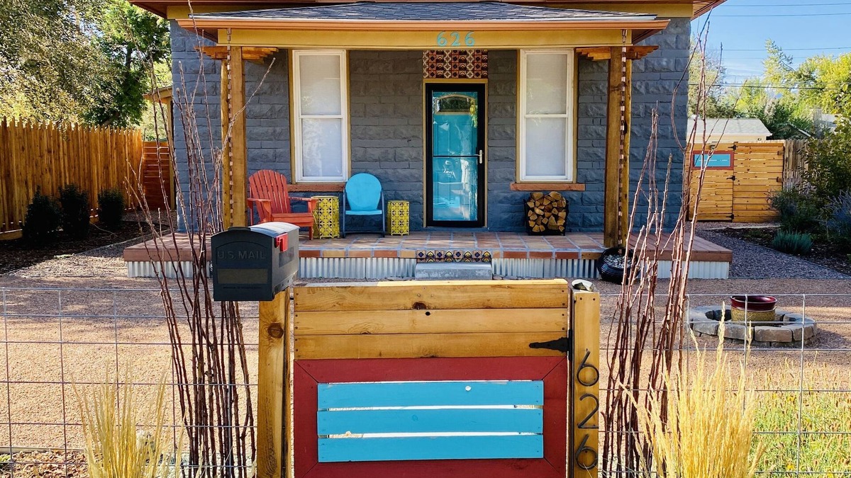 Florence House | Vibrant Mid-Century Modern Home in Downtown Florence