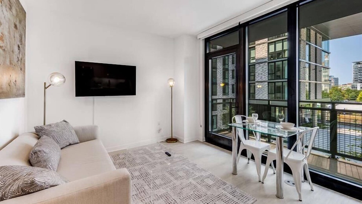 NoMa Hotel | Vibrant Noma Location 1BR with Private Balcony | DC