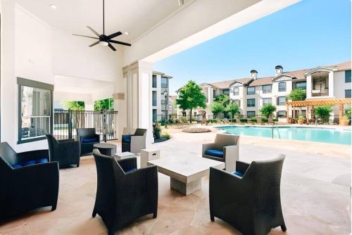 Midtown Apartment | Vibrant Oasis in the Heart of Midtown & Downtown