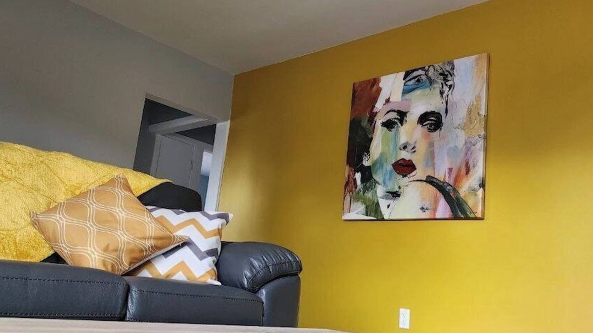 Saint John House | Vibrant Oasis, Private and Relaxing, Pet Friendly
