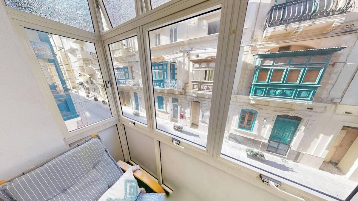 Gzira Apartment | Vibrant One Bedroom Apartment at Manoel Island
