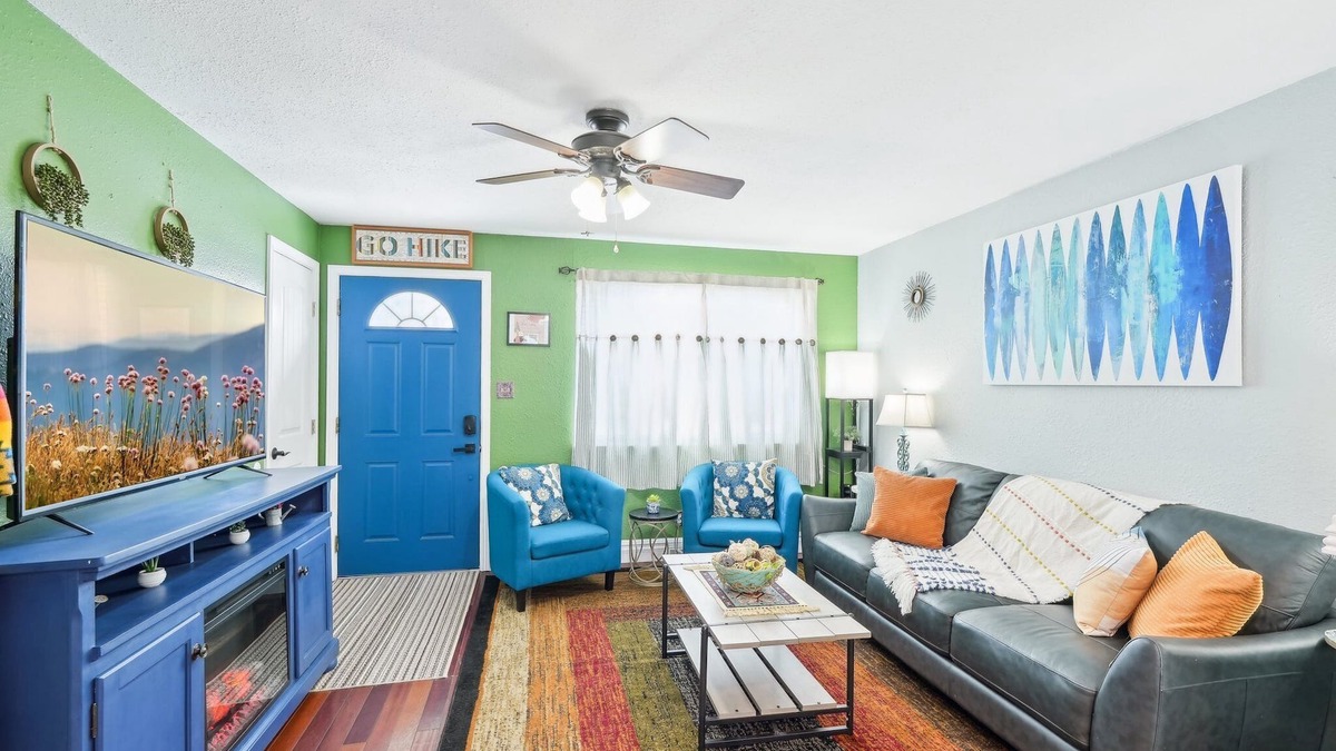 Lamar Heights Area House | Vibrant Pet and Family friendly fully fenced yard great location