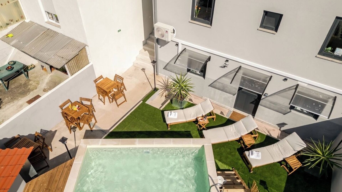 Sao Mamede de Infesta Apartment | Vibrant Urban Flat by HostWise