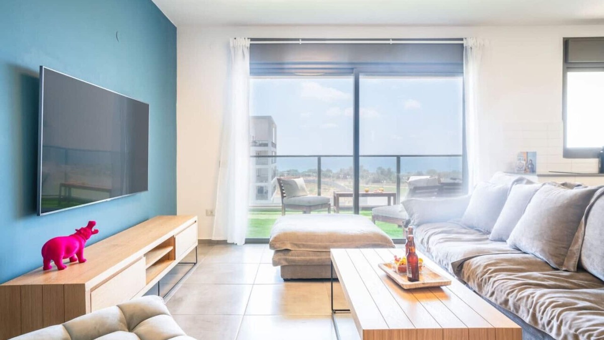 Nahariya Apartment | Vibrant Seaside Stay with Balcony