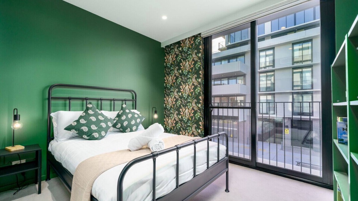 Kingston Apartment | Vibrant Stay with Lakeside Charm in Kingston