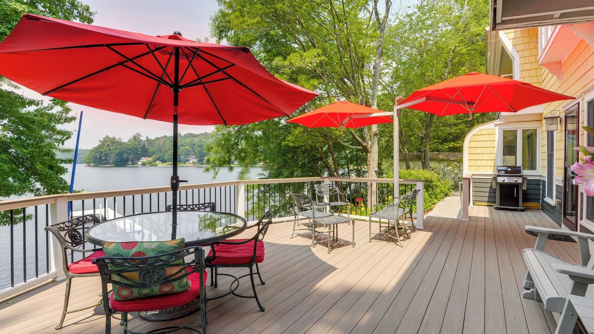 Sterling House | Vibrant Sterling Lakefront Lodge w/Kayaks