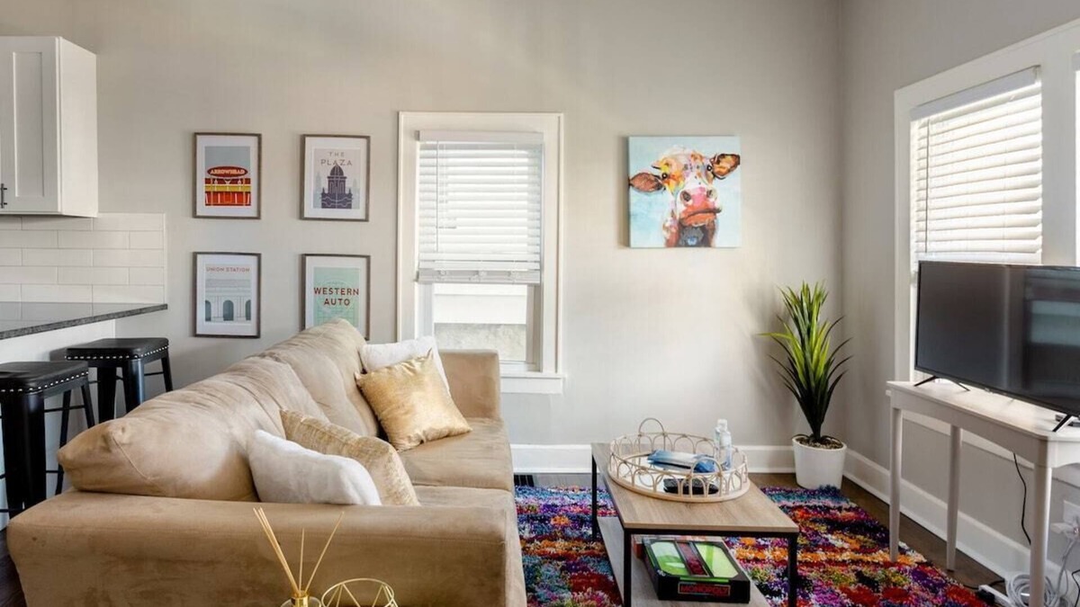 Riverview House | Vibrant Strawberry Hill * Walk to BBQ * Long Stays