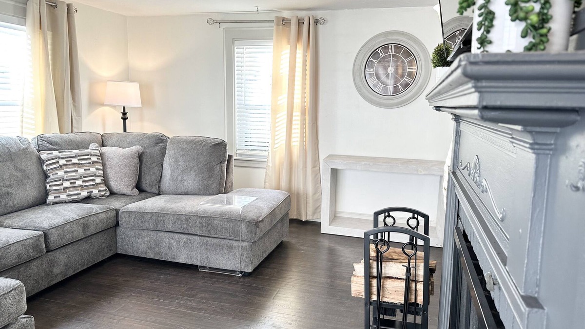 Brockton House | Vibrant Urban Home! 4 Bed - 2 Bath
