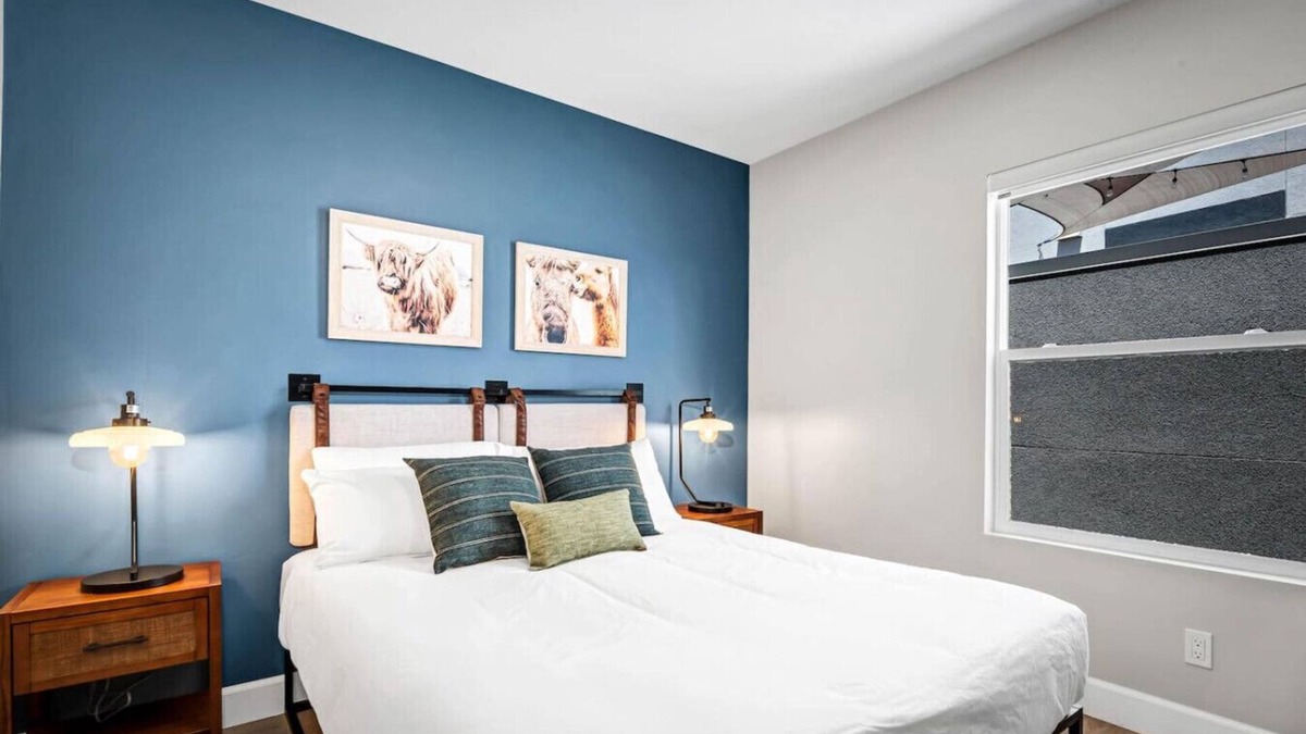 Vista Apartment | Vibrant Vista Stay, Short Stroll To Downtown