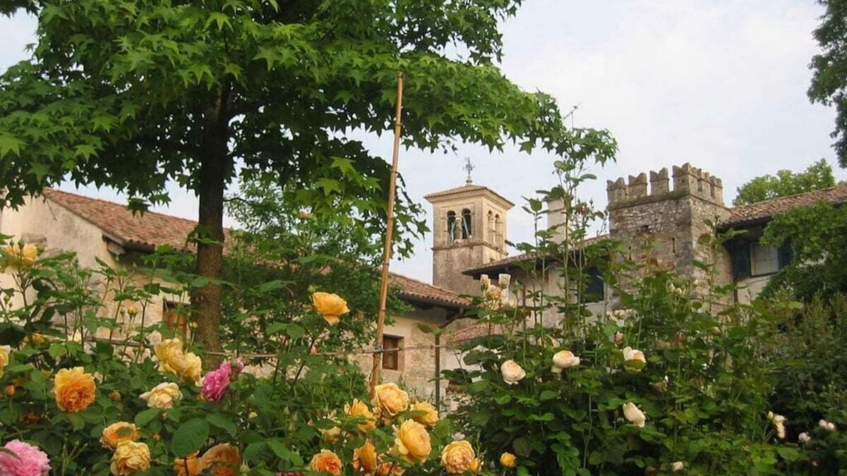 Strassoldo House | "Vicinia" with garden in the castle
