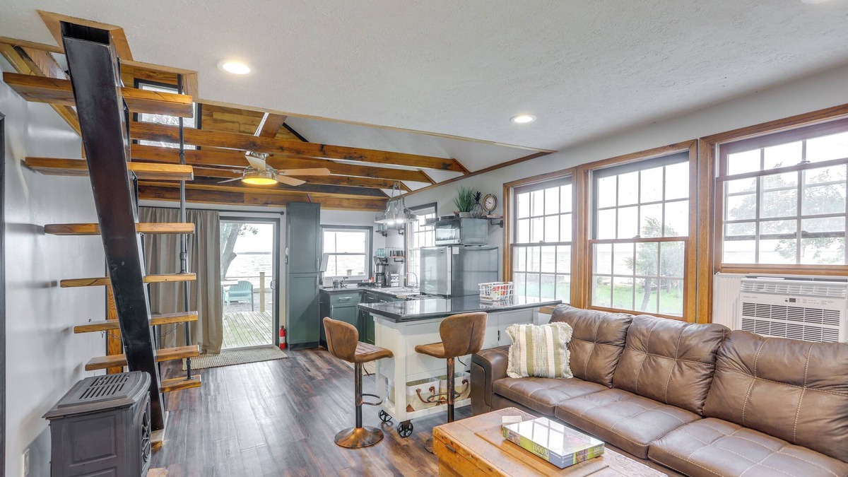 Vickery Cottage | Vickery Cottage on Sandusky Bay w/Fire Pit!
