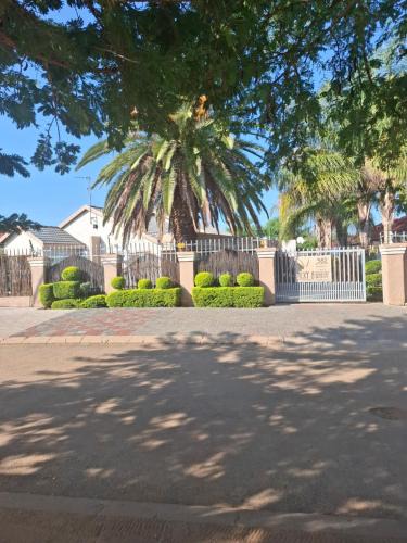 Mogwase Bed & Breakfast | Vicky B Bed and Breakfast