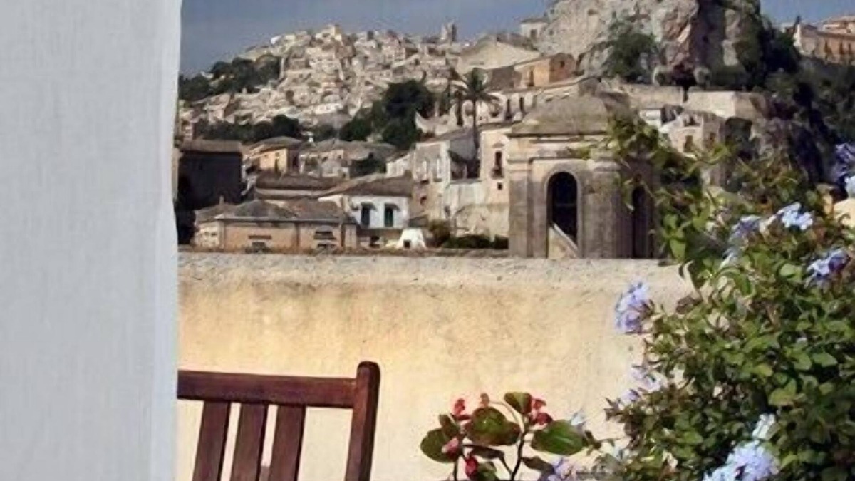 Modica House | Vico Muccio - historical house, finely restructured with a splendid view on the historical Baroque city of Modica