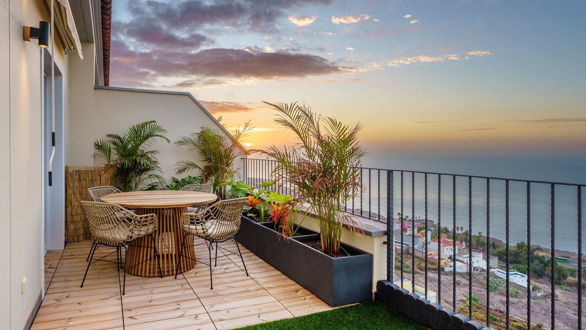 La Vera Apartment | Victoria Dreamhouse - 2BR Seaviews Terrace
