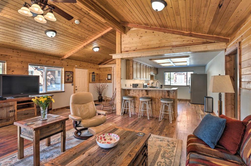 Victor House | Victor Woodland Cabin Retreat with Fire Pit